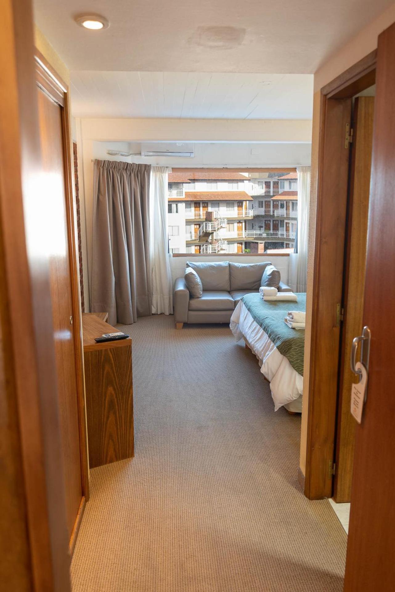 Fonte Arcada Hotel Villa Gesell Bilik gambar
