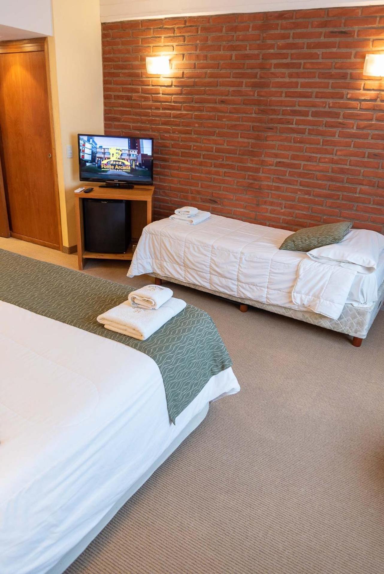 Fonte Arcada Hotel Villa Gesell Bilik gambar